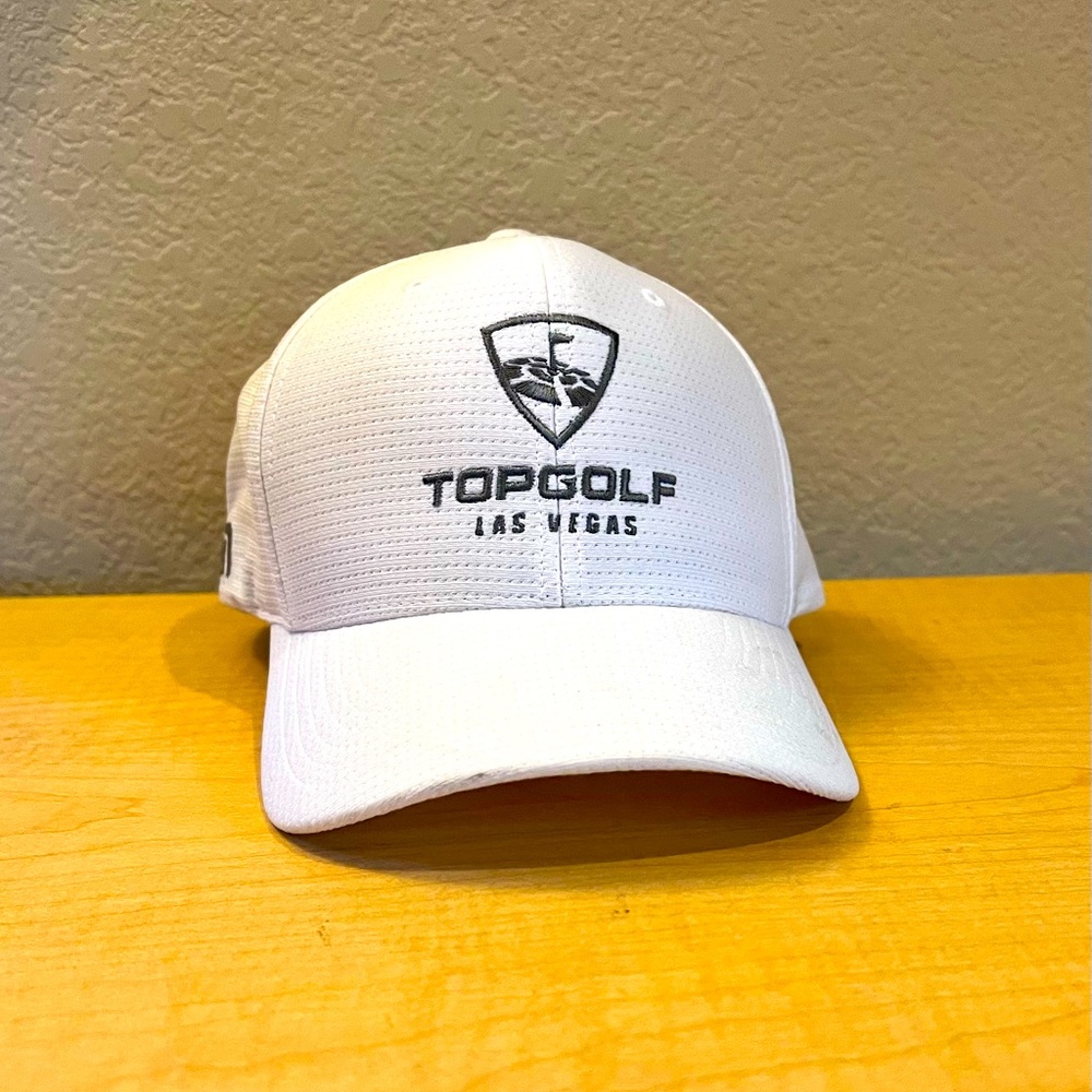 Topgolf Las Vegas Travis Mathew white fitted hat flex fit size s/m